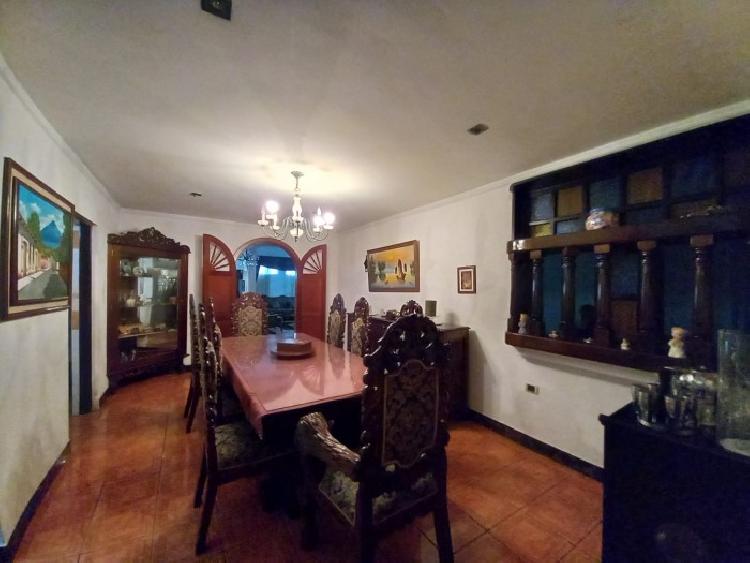 Casa grande en venta cerca a Carretera Interamericana 