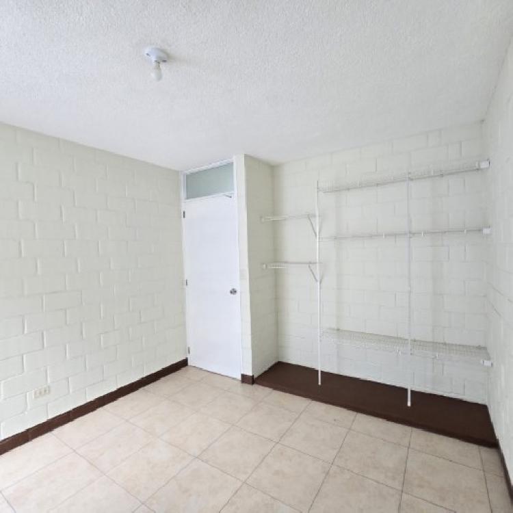 Casa en Renta San Cristóbal - Un Nivel y 4 Parqueos