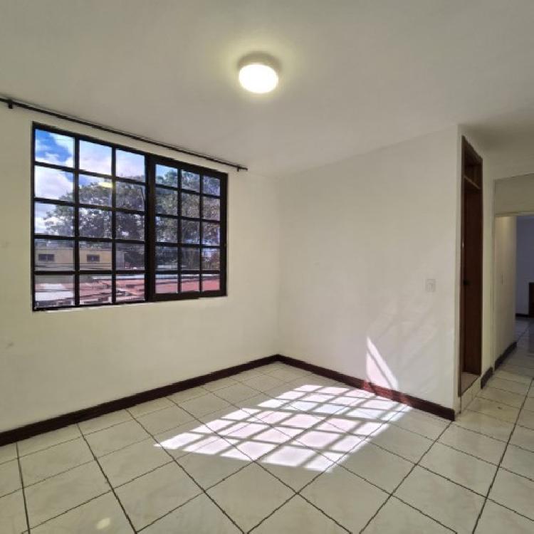 Casa en Renta Zona 16 Guatemala, afuera de garita