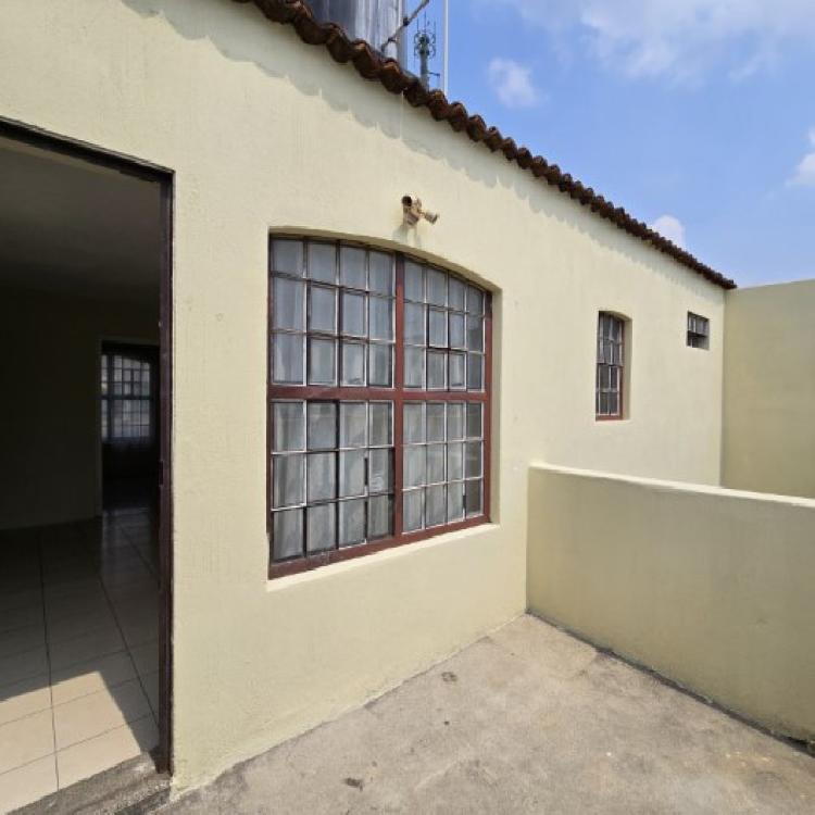 Casa en Venta San Cristóbal con 2 Locales o 5 Parqueos