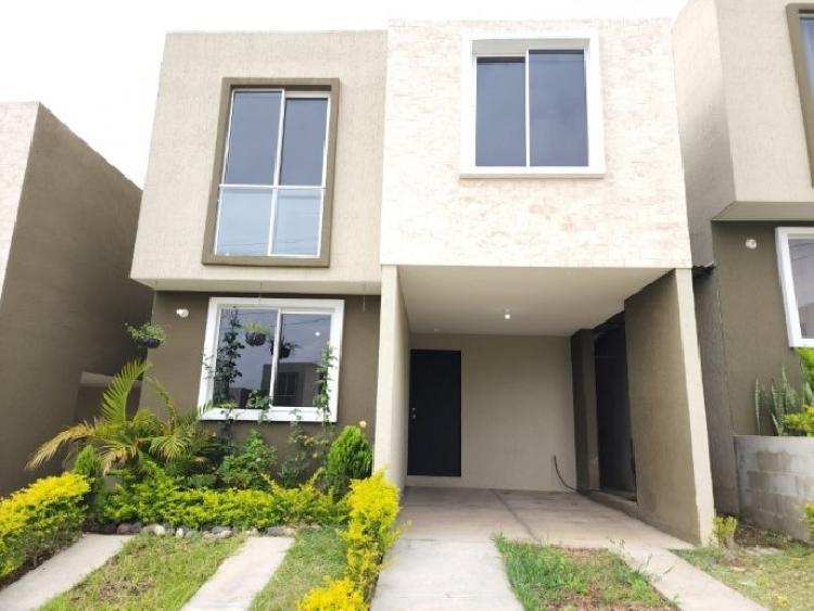 Casa en Renta San Cristóbal, de 4 habitaciones y jardín