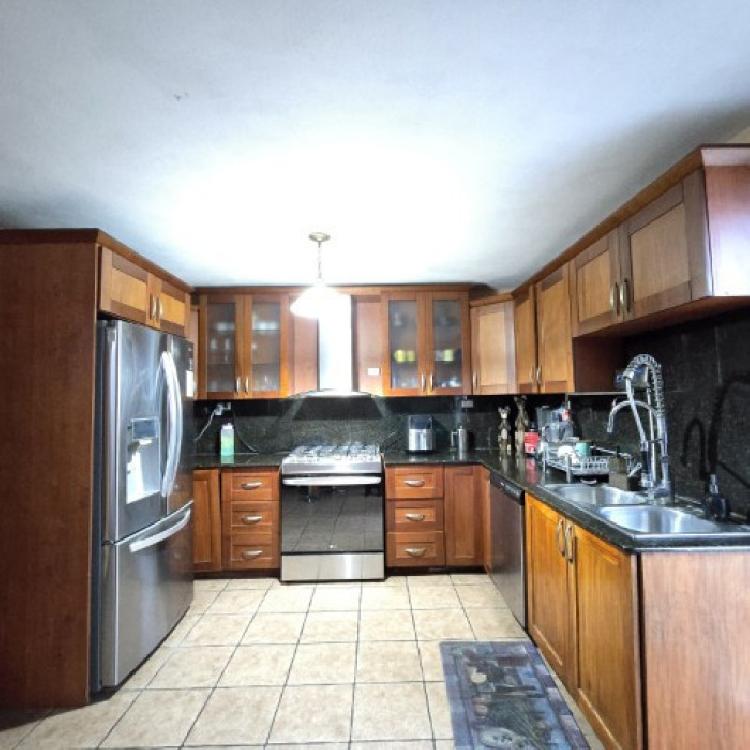 Casa en Venta en Condominio sobre Bulevar San Cristobal