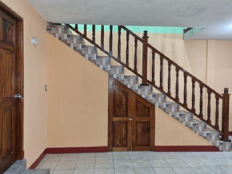 Casa en Venta Villa Nueva, colonia con garita