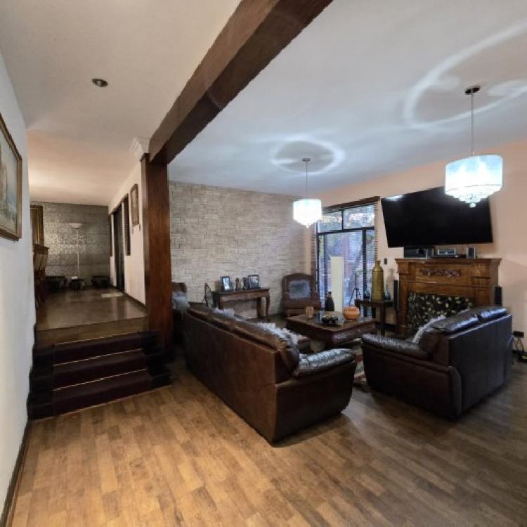 Casa en Venta en Condominio sobre Bulevar San Cristobal