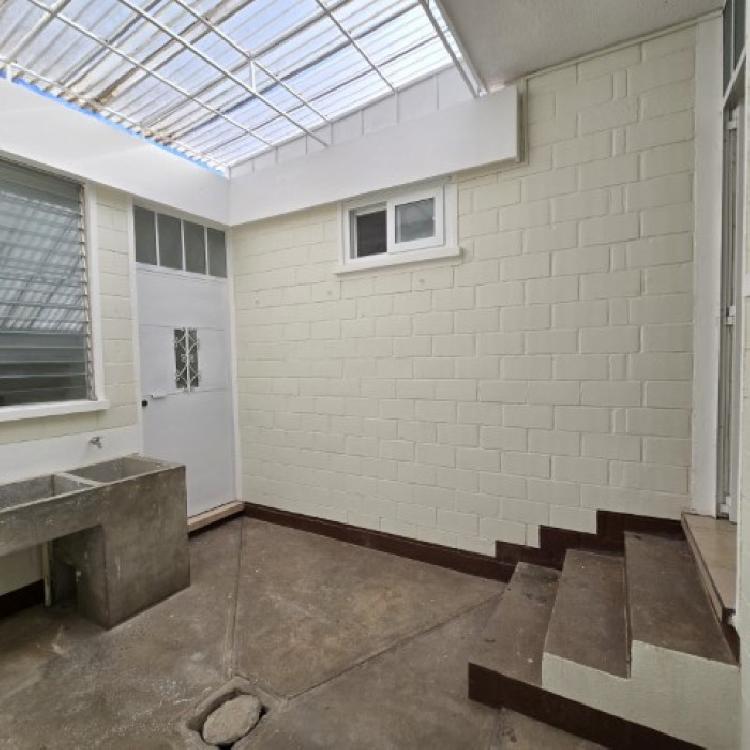 Casa en Renta San Cristóbal - Un Nivel y 4 Parqueos