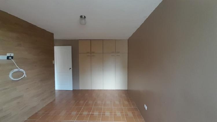 Apartamento en Renta Zona 10 Ciudad, con 2 balcones