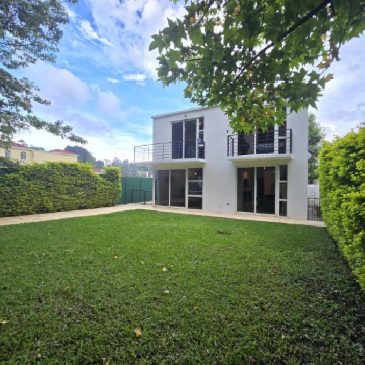 Casa en Venta La Fontana I Carretera a El Salvador