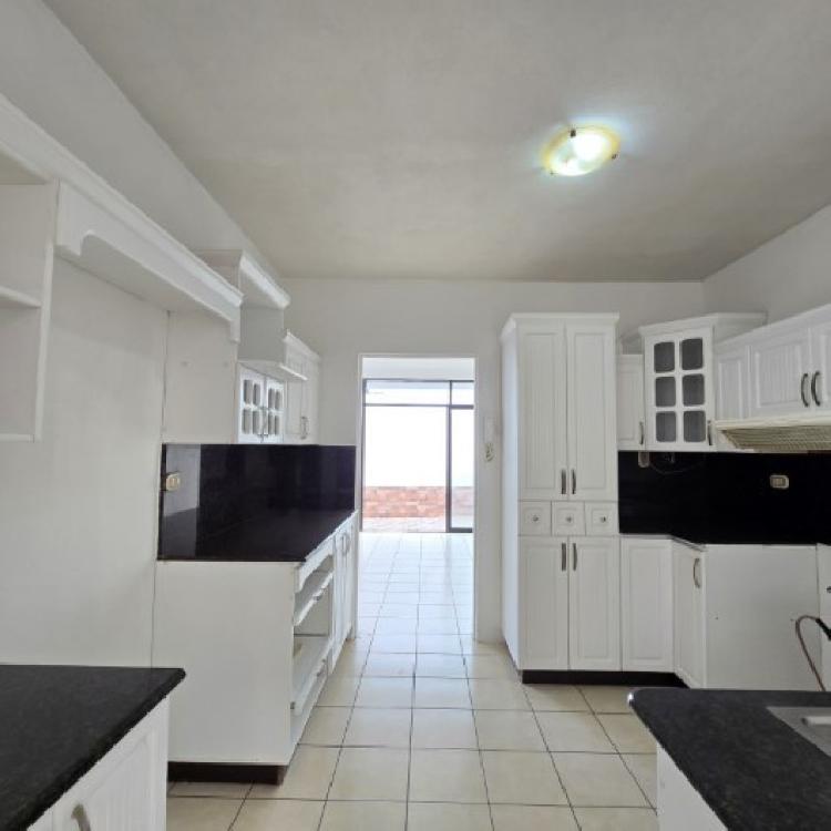 Casa en Renta San Cristóbal A-1 por Bulevar Principal