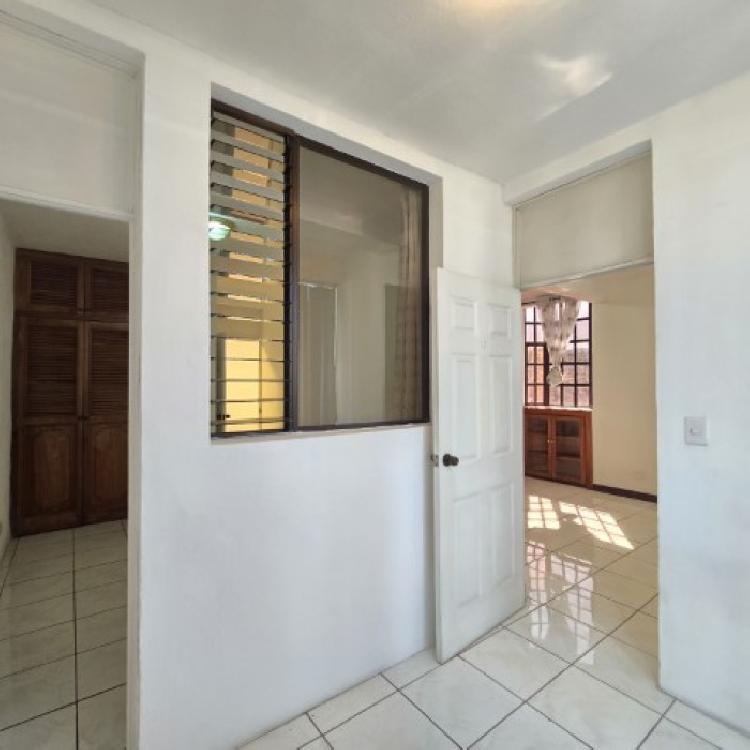 Casa en Renta Zona 16 Guatemala, afuera de garita