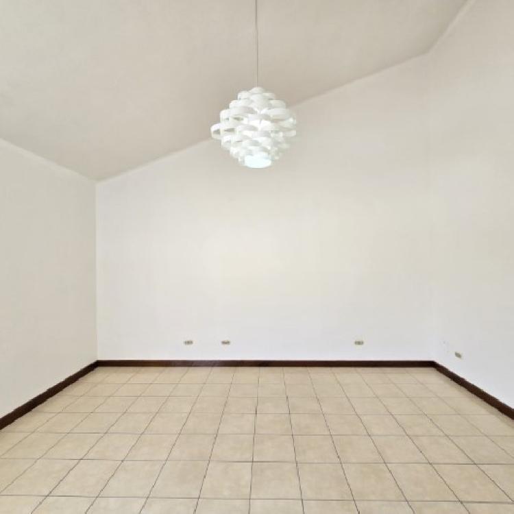 Casa en Renta San Cristóbal A-1 por Bulevar Principal