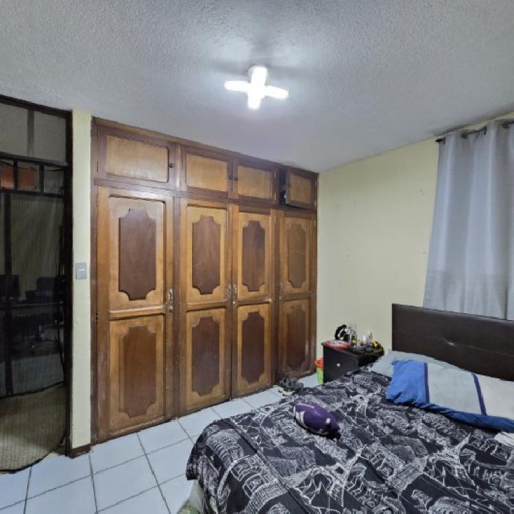 Casa en Venta Zona 11 Mariscal, con 3 apartamentos