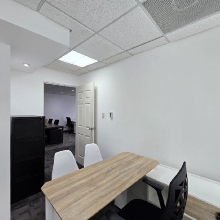 Oficina Amueblada y Equipada en Venta Zona 14 Europlaza