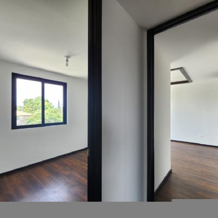 Apartamento en Venta de 3 habitaciones y balcón Zona 12