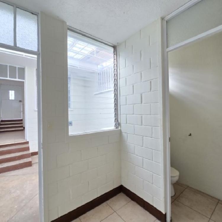 Casa en Renta San Cristóbal - Un Nivel y 4 Parqueos