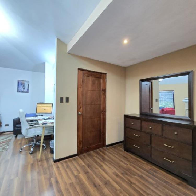 Casa en Venta en Condominio sobre Bulevar San Cristobal