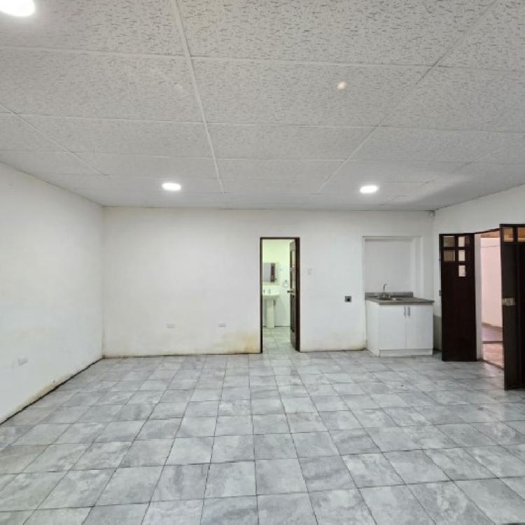 Casa en Venta Zona 11 Carabanchel Ideal para Inversión