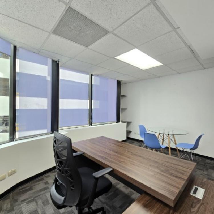 Oficina Amueblada y Equipada en Venta Zona 14 Europlaza