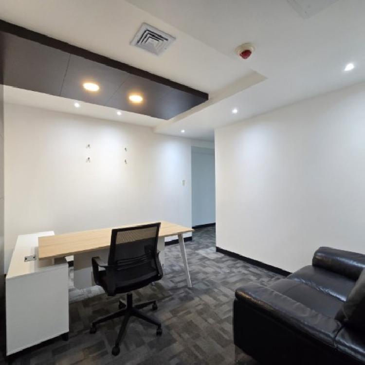 Oficina Amueblada y Equipada en Venta Zona 14 Europlaza
