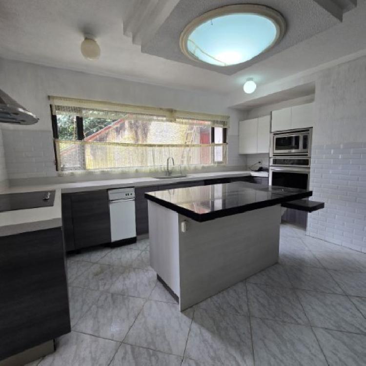 Casa en Venta en Montebello, Carretera a El Salvador