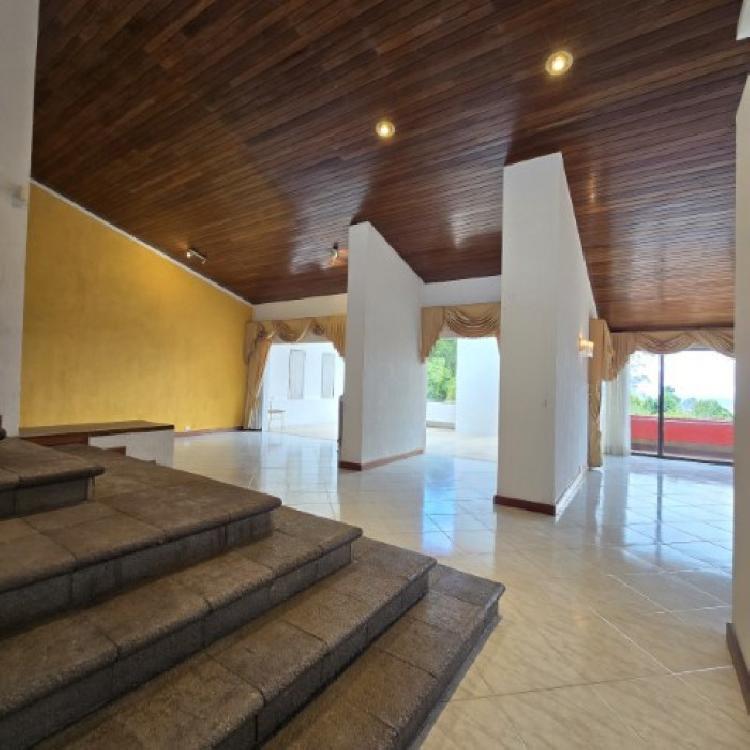 Casa en Venta en Montebello, Carretera a El Salvador