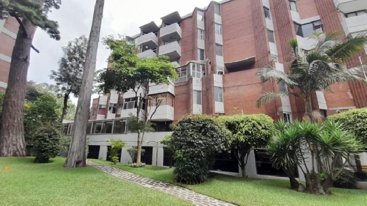 Apartamento en Renta Zona 10 Ciudad, con 2 balcones