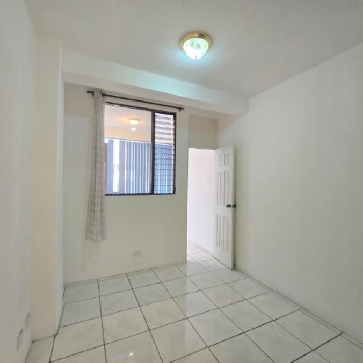 Casa en Renta Zona 16 Guatemala, afuera de garita