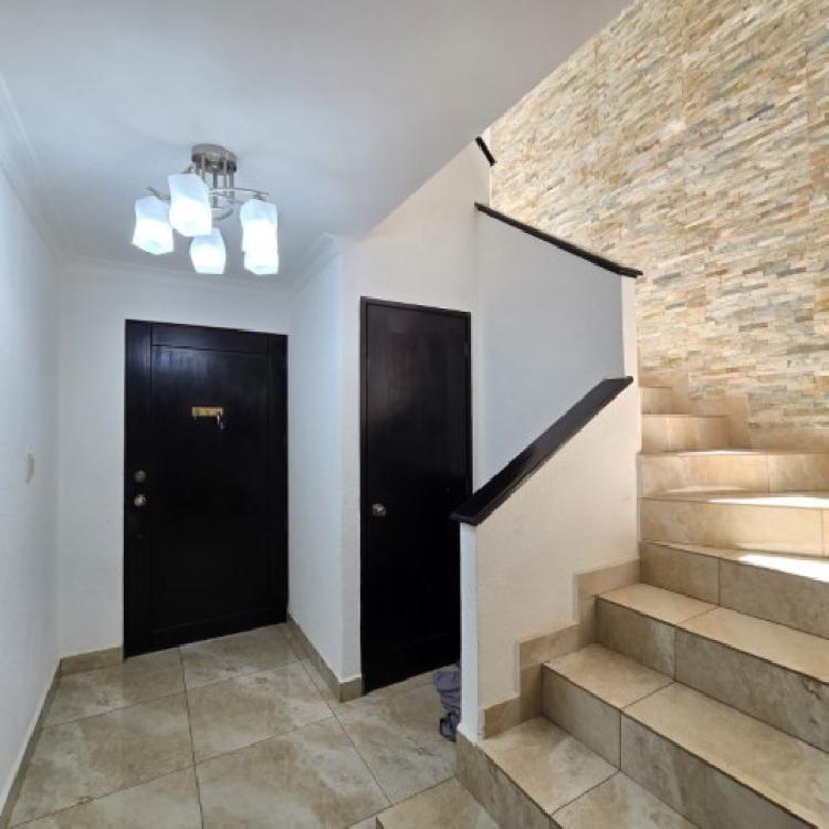 Casa Amueblada en Renta Prados de San Cristóbal Mixco