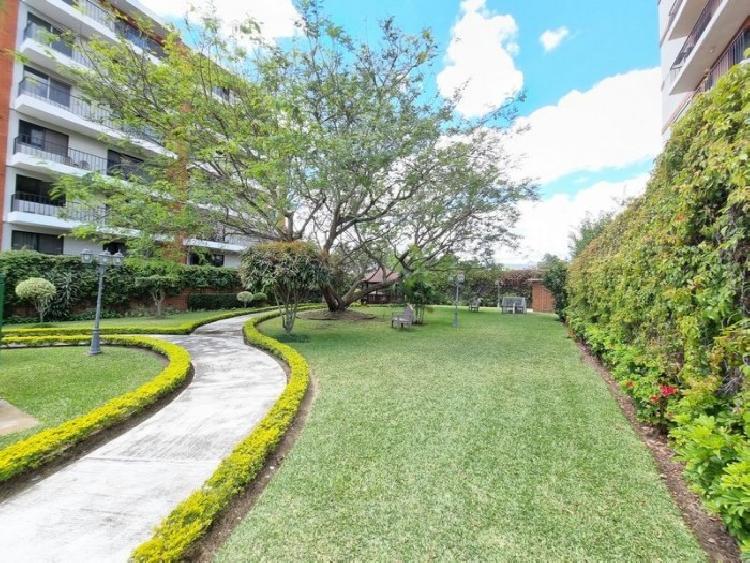 Apartamento en Venta con Jardín en Zona 11 Las Charcas