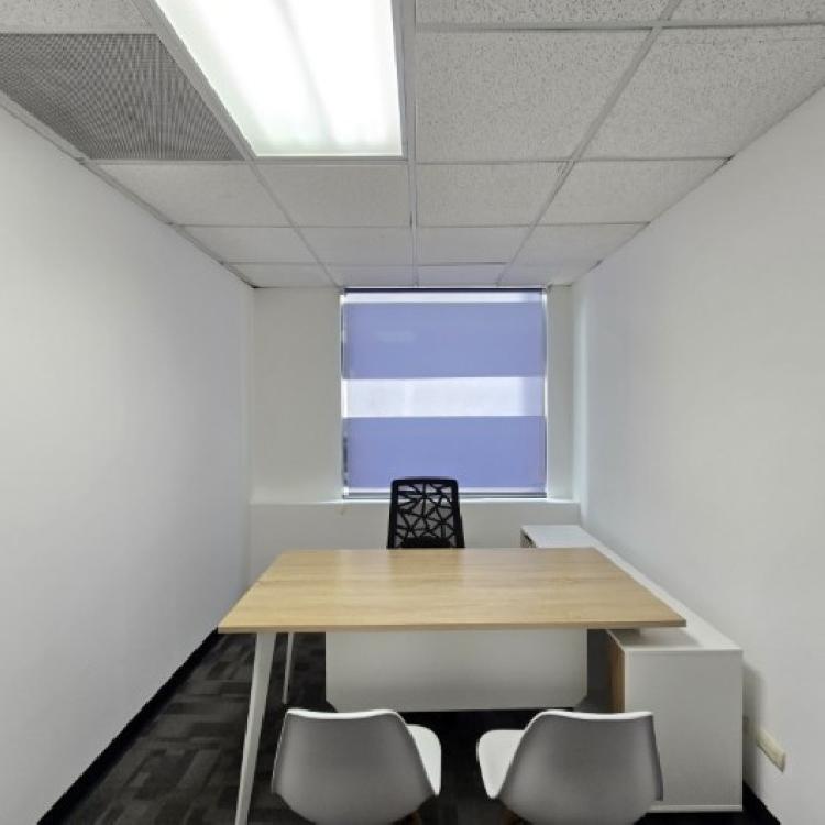 Oficina Amueblada y Equipada en Venta Zona 14 Europlaza