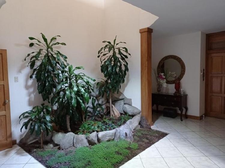 Casa en Venta San Cristóbal, amplio jardín y balcón