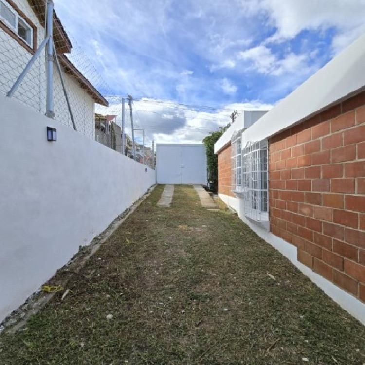 Casa en Renta San Cristóbal - Un Nivel y 4 Parqueos