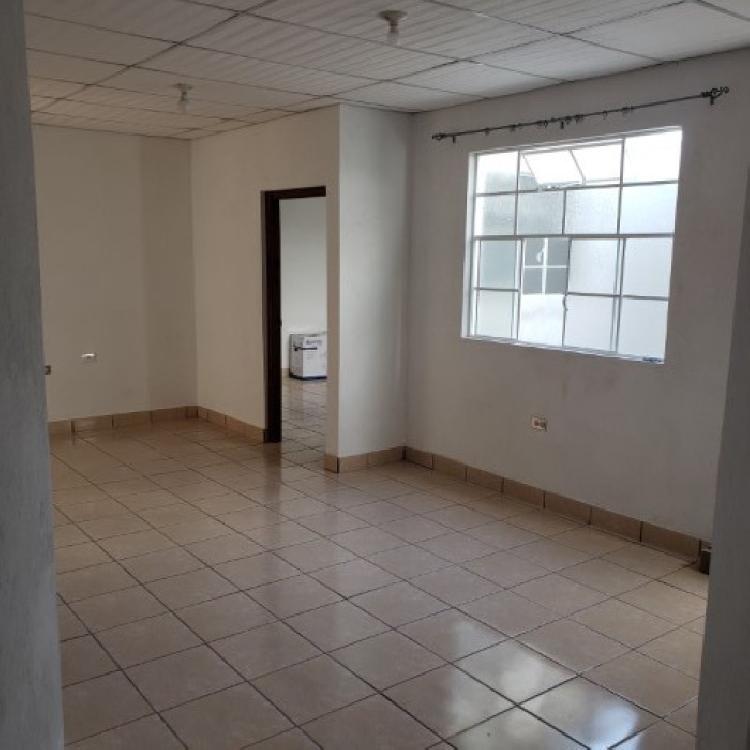 Apartamento Tipo Casa en Renta en Zona 1 de Mixco 