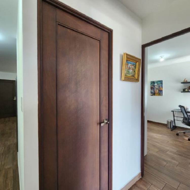 Apartamento en Venta Zona 11 Las Charcas