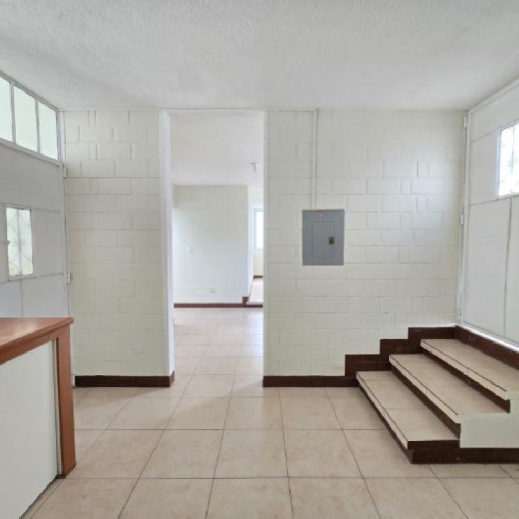 Casa en Renta San Cristóbal - Un Nivel y 4 Parqueos