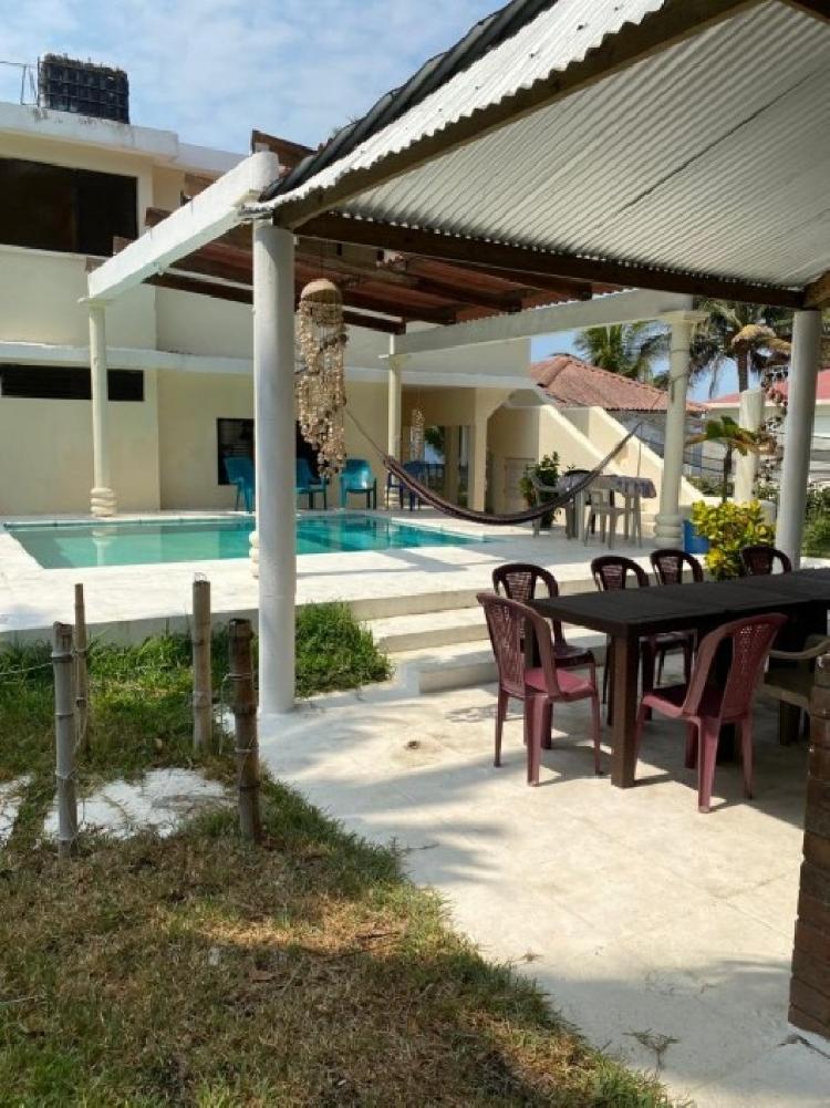 Casa Amueblada de Playa en Venta, Monterrico 