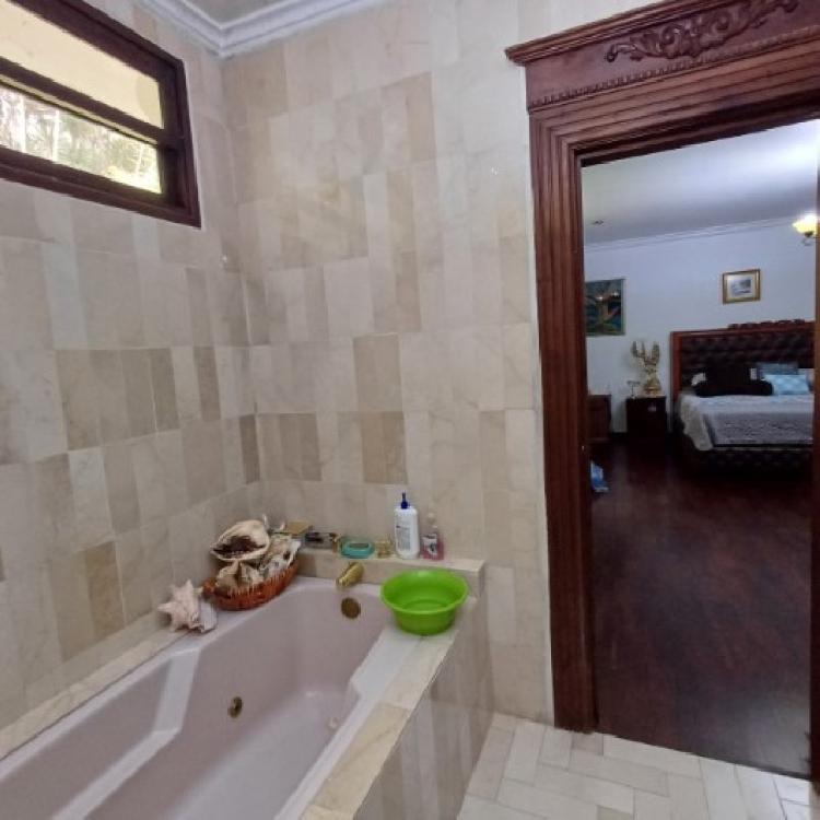 Casa en venta en El Encinal Zona 7 Mixco Guatemala