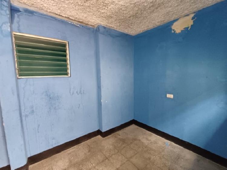 Casa en Venta  Zona 18 en Pinares del Norte con Garita