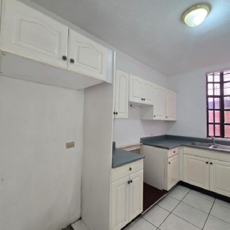 Casa en Renta Zona 16 Guatemala, afuera de garita