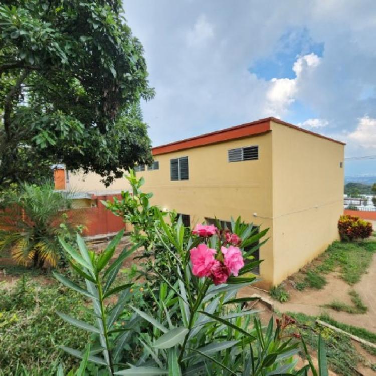 Casa en Renta San Cristóbal, afuera de garita