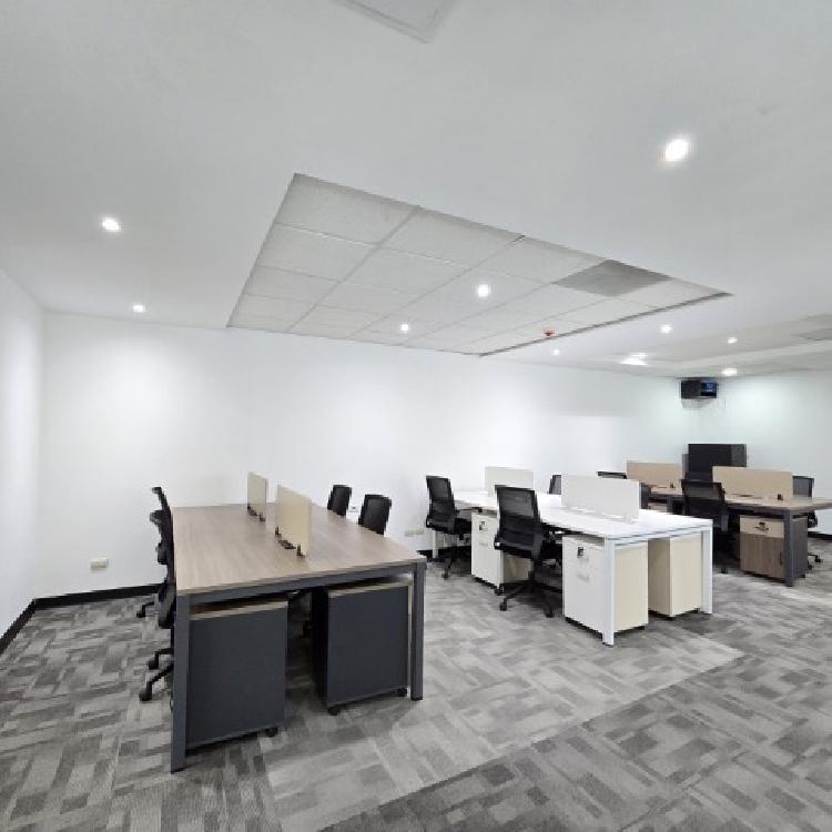 Oficina Amueblada y Equipada en Venta Zona 14 Europlaza