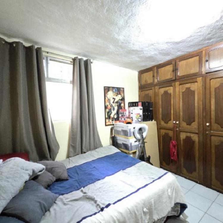 Casa en Venta Zona 11 Mariscal, con 3 apartamentos