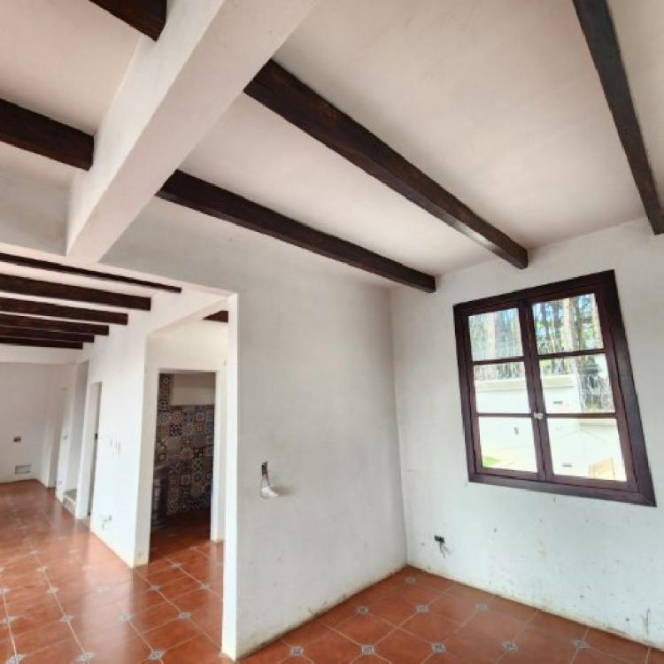 Casa Amplia en Venta Zorzoyá San Lucas Sacatepéquez