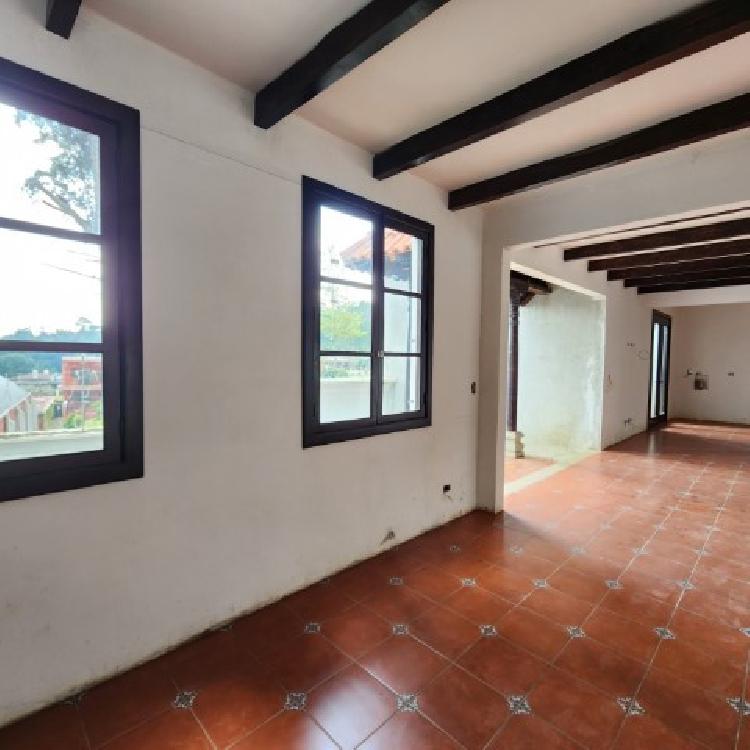 Casa Amplia en Venta Zorzoyá San Lucas Sacatepéquez