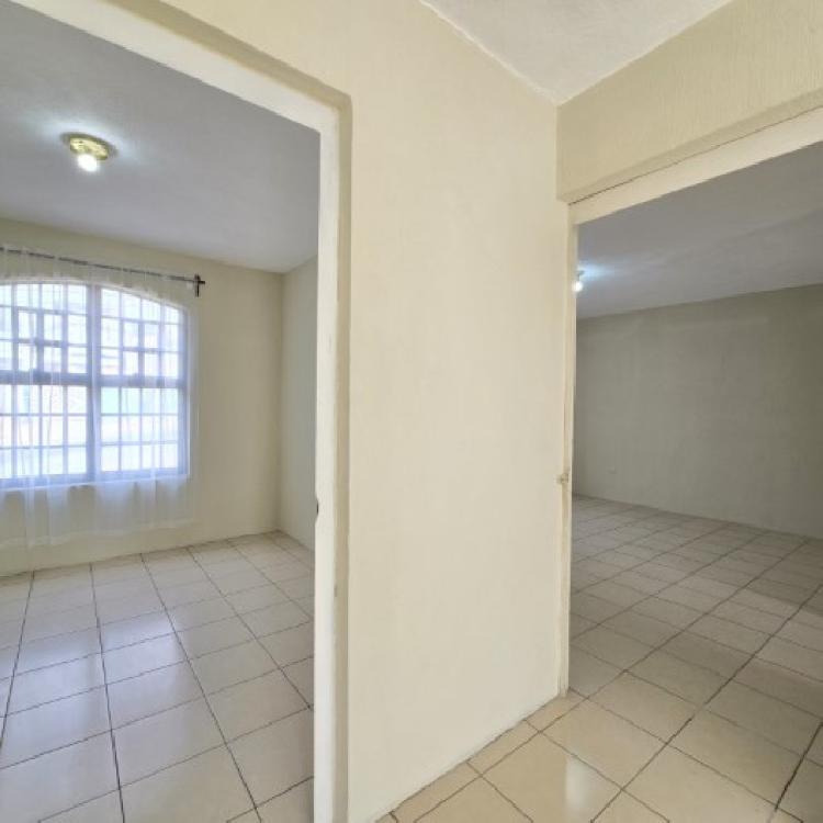 Casa en Venta San Cristóbal con 2 Locales o 5 Parqueos