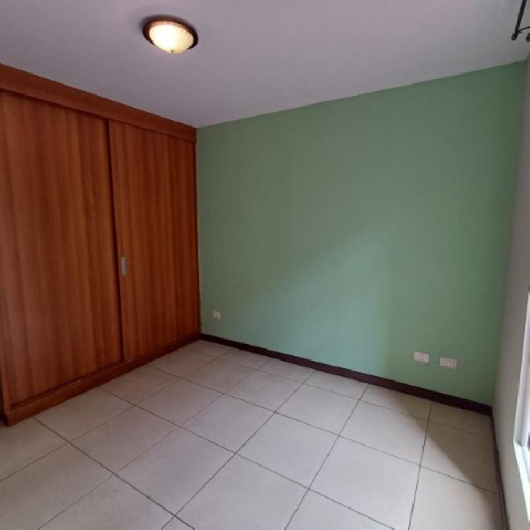 Apartamento en Renta en Edificio Pórtico Zona 7 Ciudad