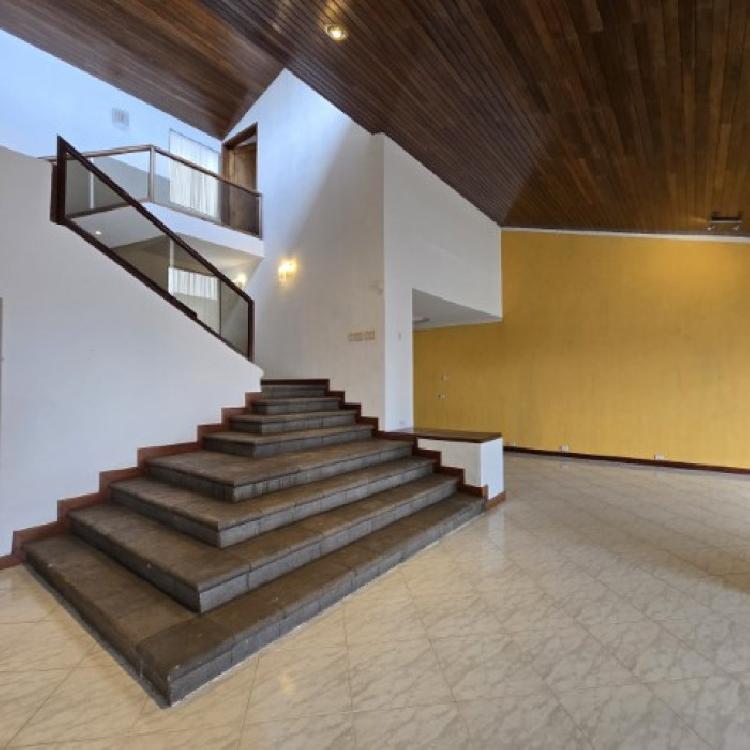 Casa en Venta en Montebello, Carretera a El Salvador