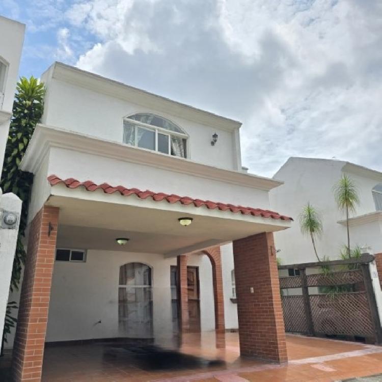 Casa en Venta cerca de Bulevar San Cristóbal, Guatemala