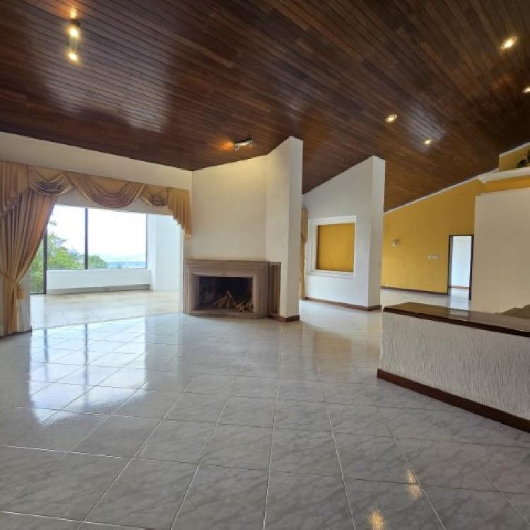 Casa en Venta en Montebello, Carretera a El Salvador
