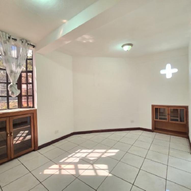 Casa en Renta Zona 16 Guatemala, afuera de garita