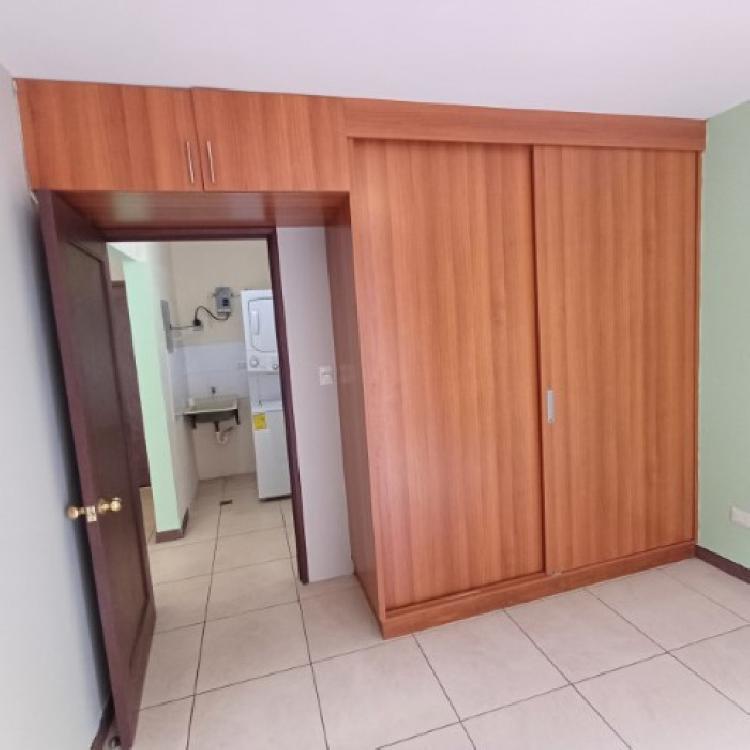 Apartamento en Renta en Edificio Pórtico Zona 7 Ciudad